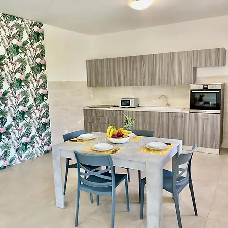 La Campanula-exclusive Pool Apartment