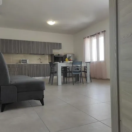 La Campanula-exclusive Pool Apartment